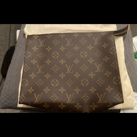 BRAND NEW Louis Vuitton Monogram Toiletry Pouch 26 - Picture 3 of 4
